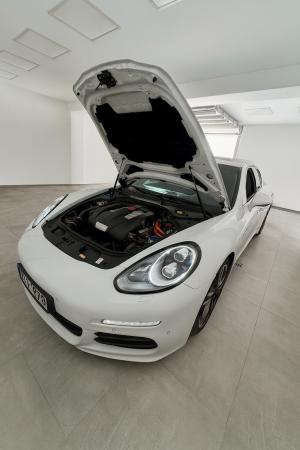 Επισκευή Υβριδικής Μπαταρίας Porsche Panamera Hybrid – Premium Service με Εγγύηση